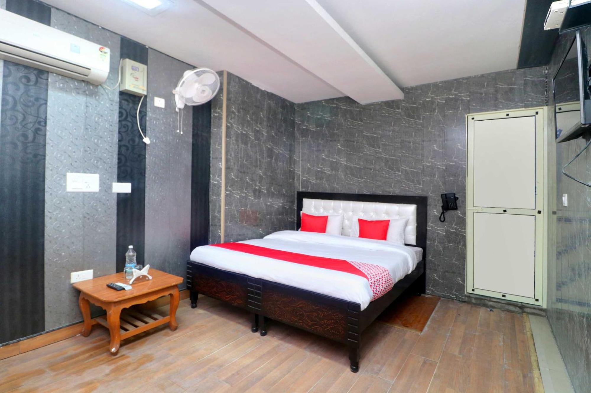 Oyo26902雅利安广场酒店 Chandīgarh 外观 照片