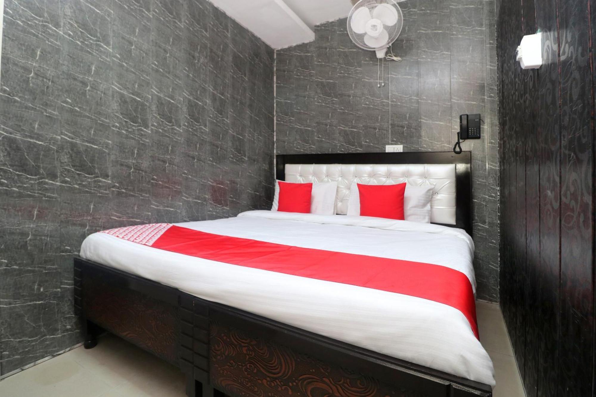 Oyo26902雅利安广场酒店 Chandīgarh 外观 照片