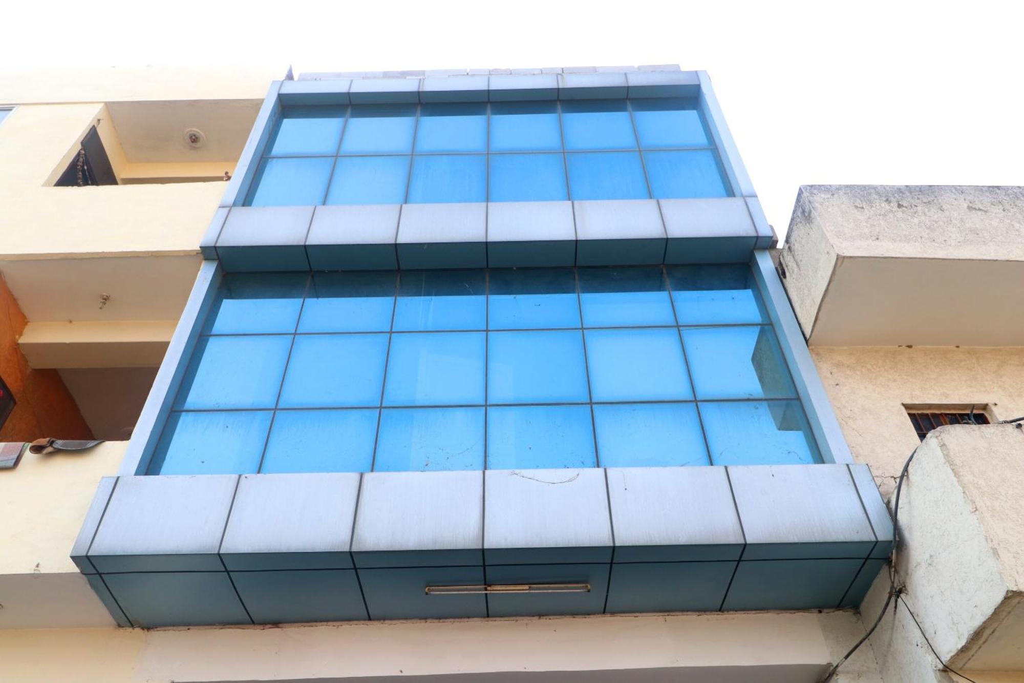 Oyo26902雅利安广场酒店 Chandīgarh 外观 照片
