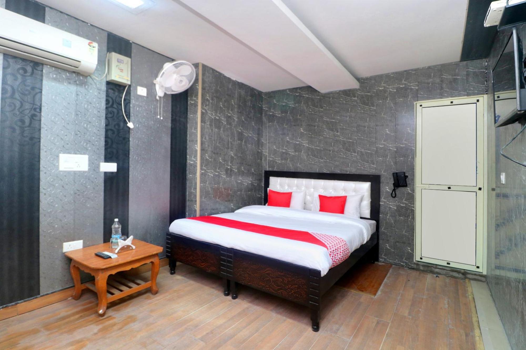 Oyo26902雅利安广场酒店 Chandīgarh 外观 照片