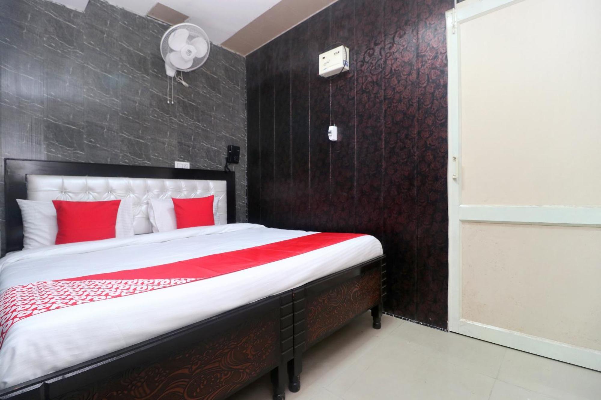 Oyo26902雅利安广场酒店 Chandīgarh 外观 照片