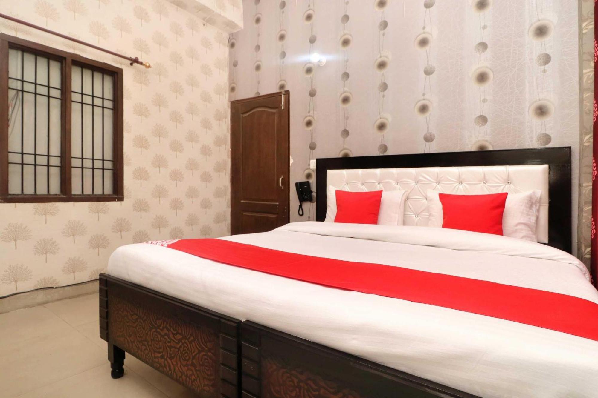 Oyo26902雅利安广场酒店 Chandīgarh 外观 照片